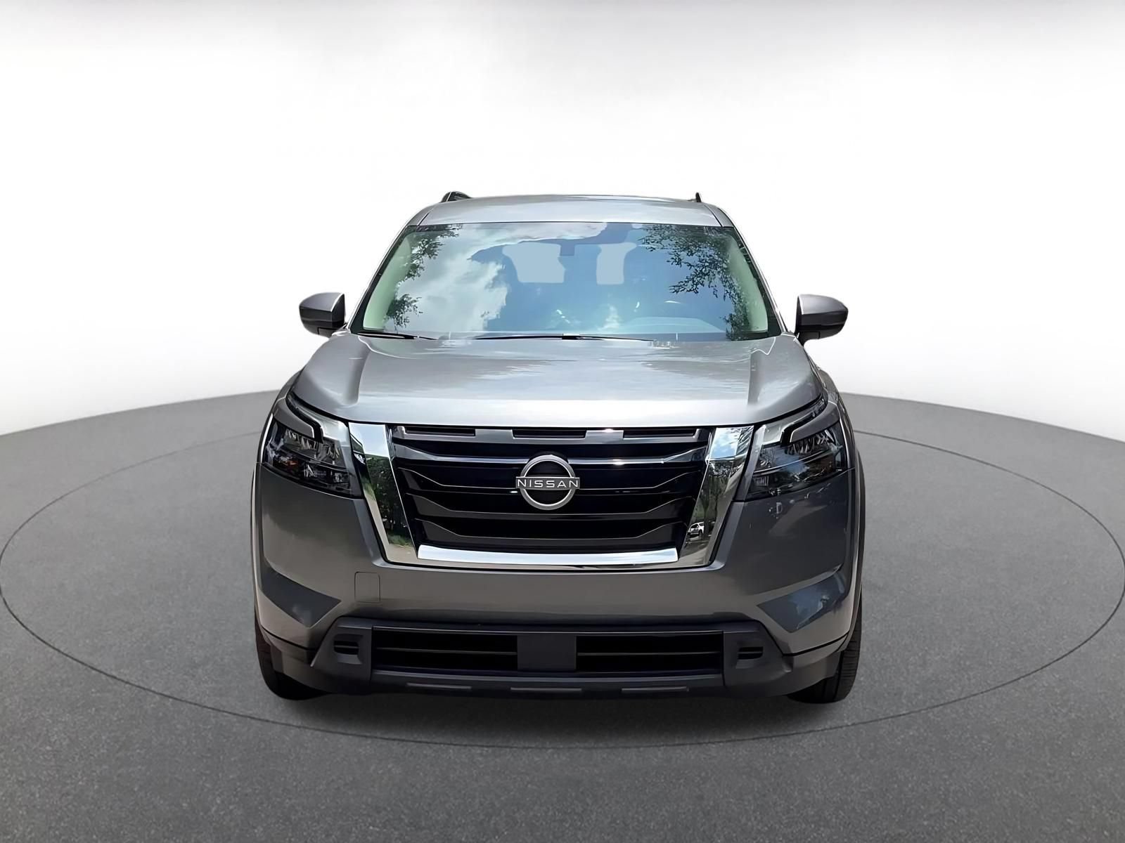 Used 2025 Nissan Pathfinder SV FWD image 4