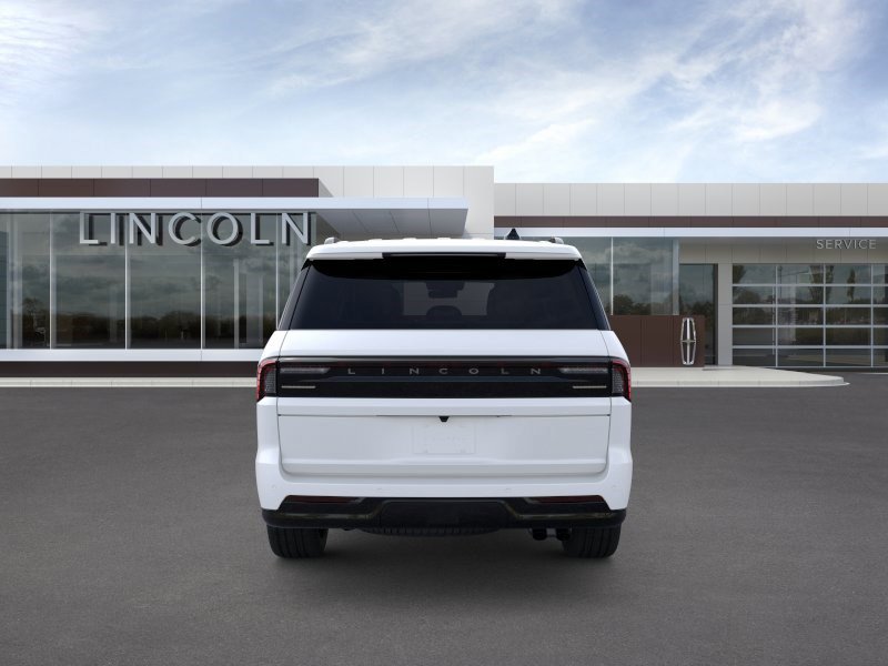 New 2026 Lincoln Navigator Reserve w/ Jet Appearance Package AWD/4WD image 5