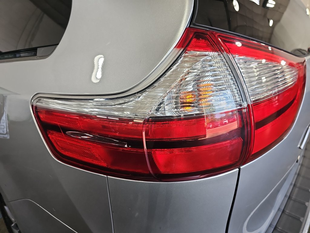 Used 2018 Toyota Sienna XLE Premium AWD/4WD image 41