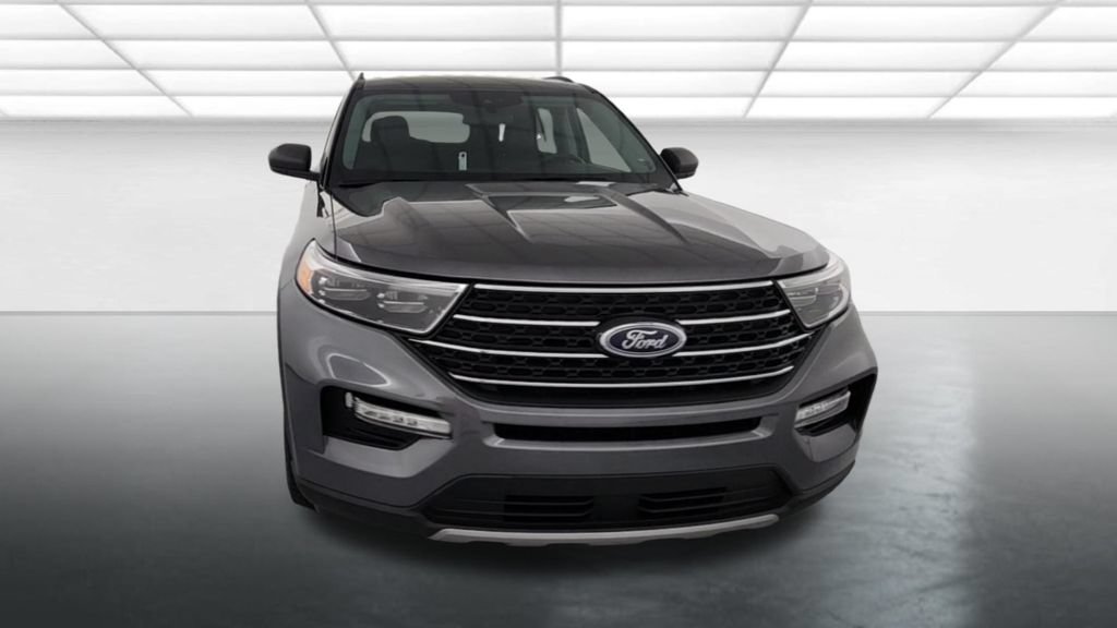 Used 2023 Ford Explorer XLT w/ Equipment Group 202A AWD/4WD image 2