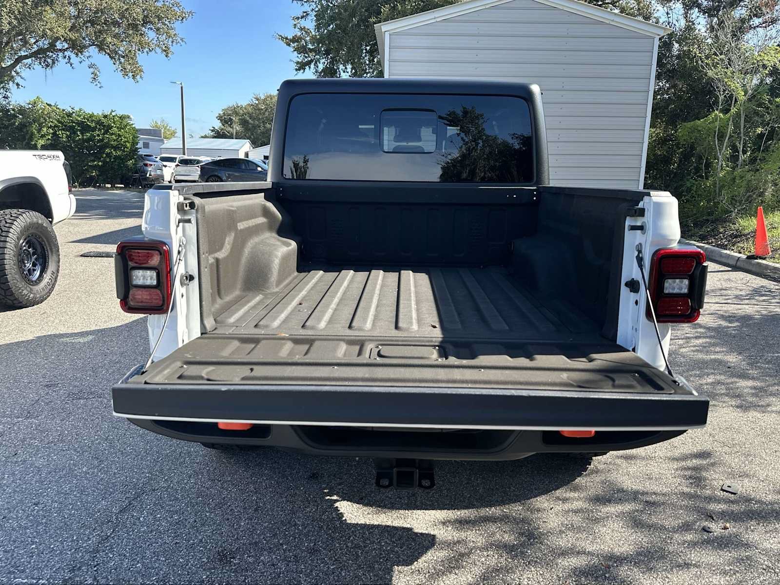 Used 2024 Jeep Gladiator Mojave AWD/4WD image 25