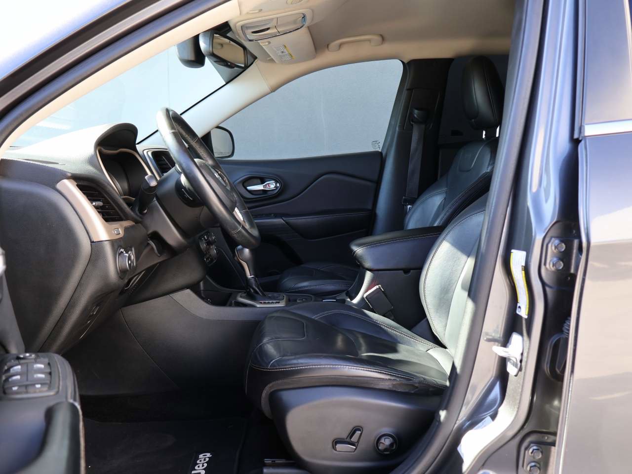 Used 2015 Jeep Cherokee Limited image 8