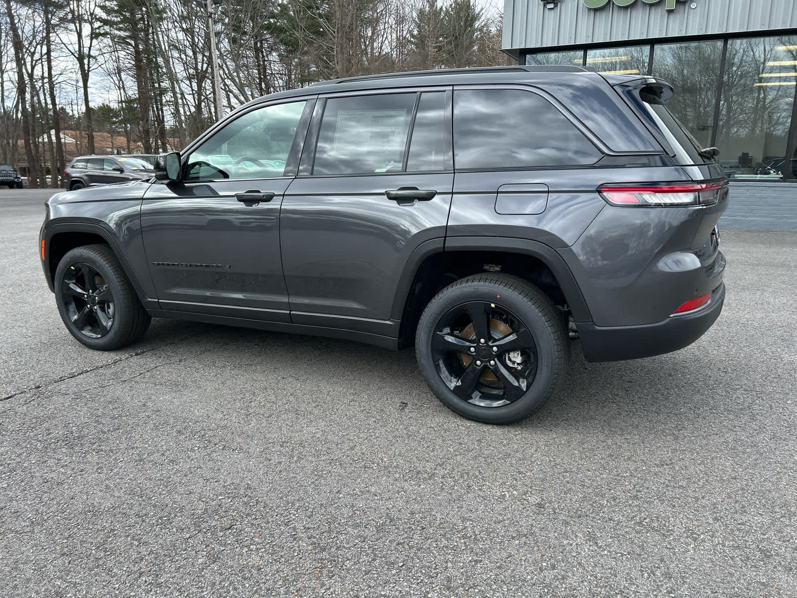 Used 2026 Jeep Grand Cherokee Limited w/ Limited Altitude Package AWD/4WD image 6