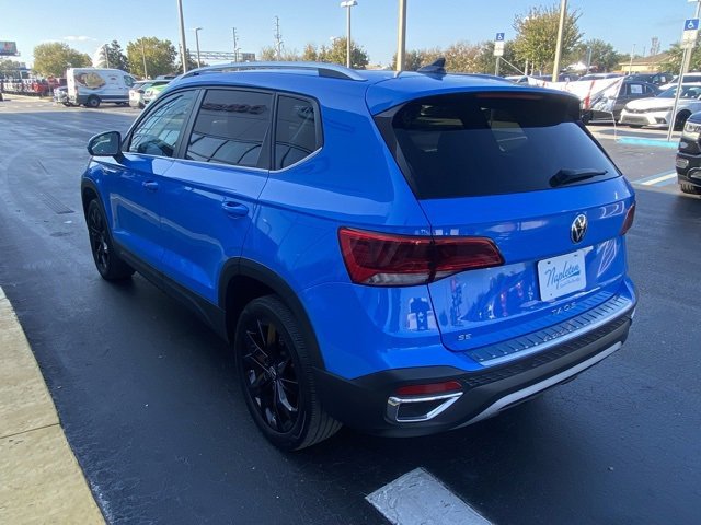 Used 2022 Volkswagen Taos SE w/ Panoramic Sunroof Package image 6
