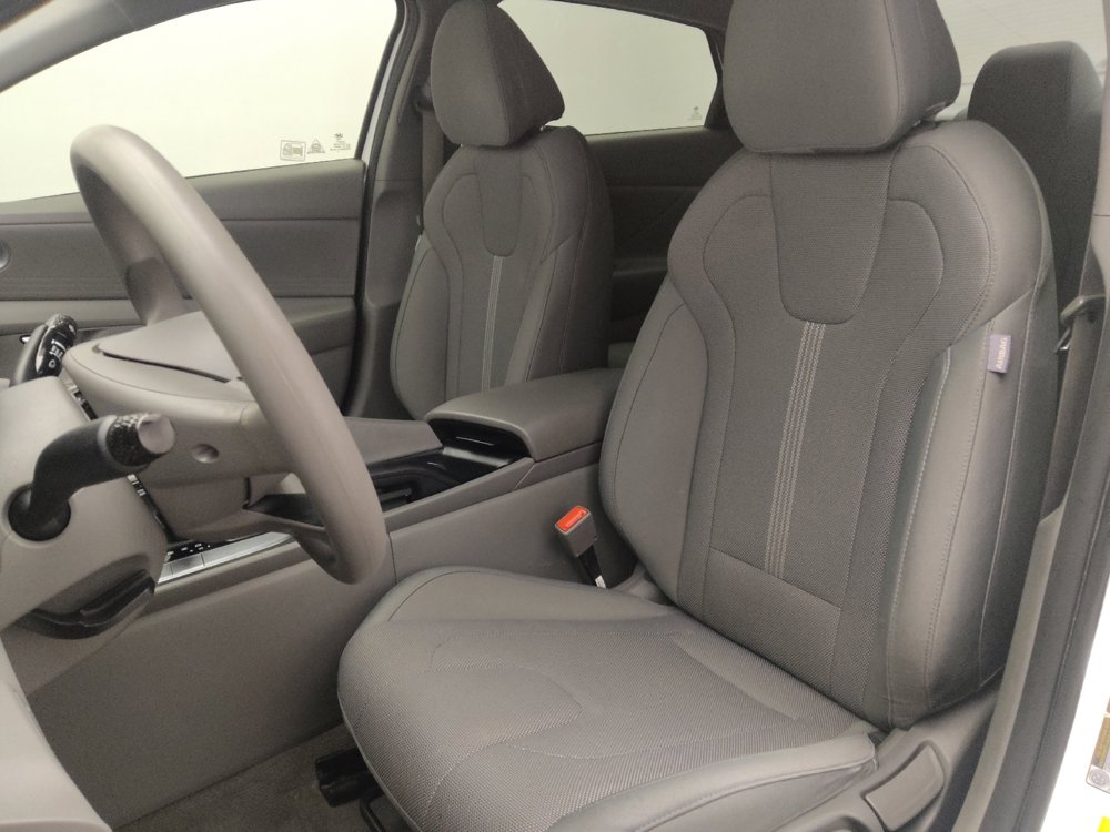 Used 2021 Hyundai Elantra SE image 17