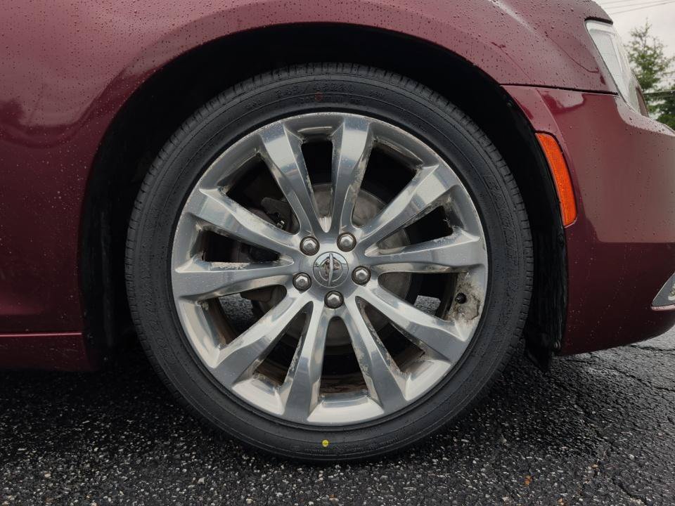 Used 2017 Chrysler 300 C RWD image 29