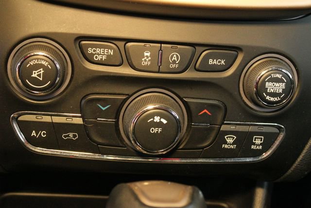 Used 2017 Jeep Cherokee Altitude image 24