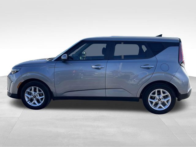 Used 2023 Kia Soul LX w/ LX Technology Package image 4