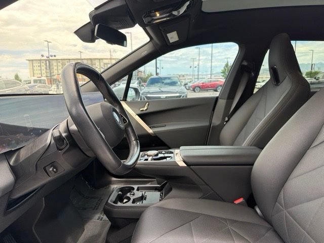 Used 2024 BMW iX xDrive50 w/ Sport Package AWD/4WD image 25