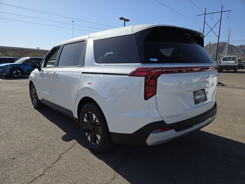 New 2026 Kia Carnival LXS FWD image 4