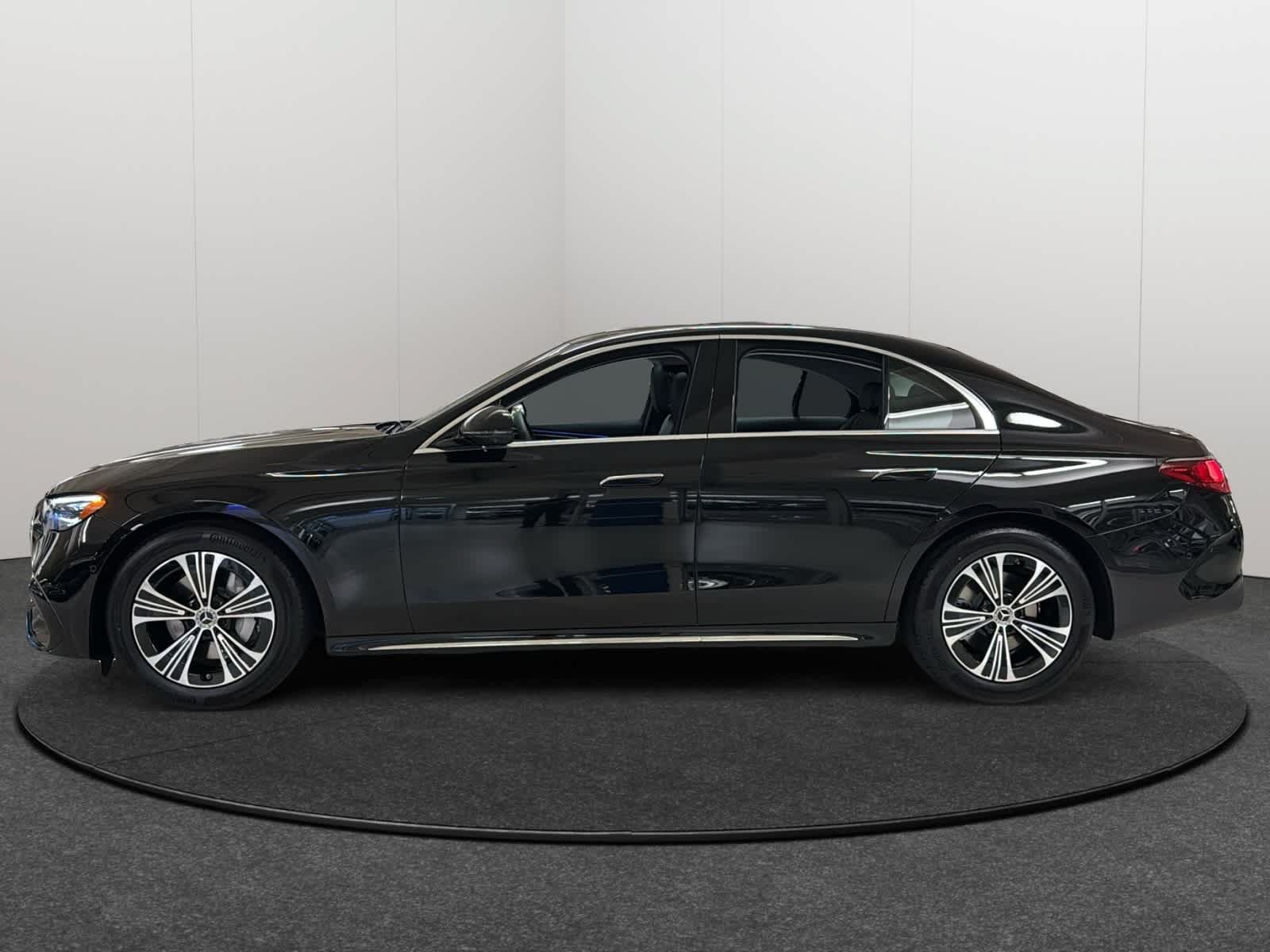 New 2026 Mercedes-Benz E 350 4MATIC Sedan image 3