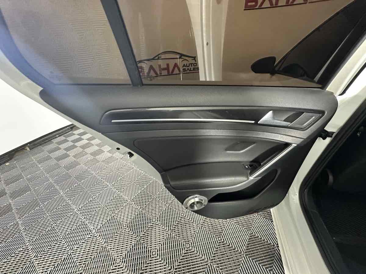 Used 2017 Volkswagen Golf R 4-Door AWD/4WD image 17
