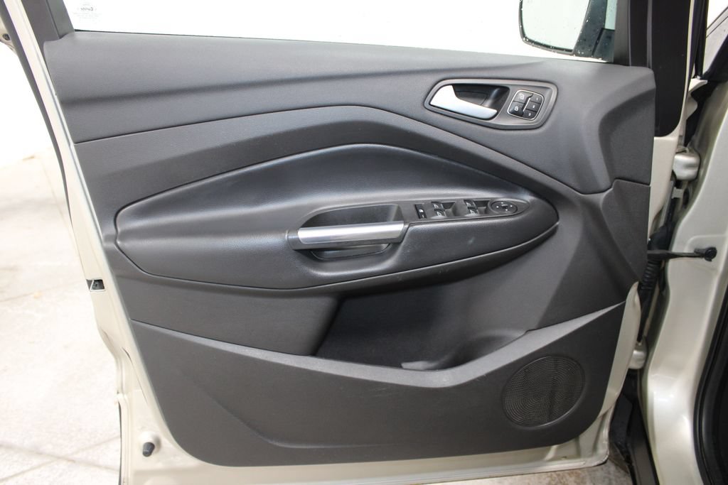 Used 2018 Ford Escape Titanium w/ Ford Safe & Smart Package FWD image 18