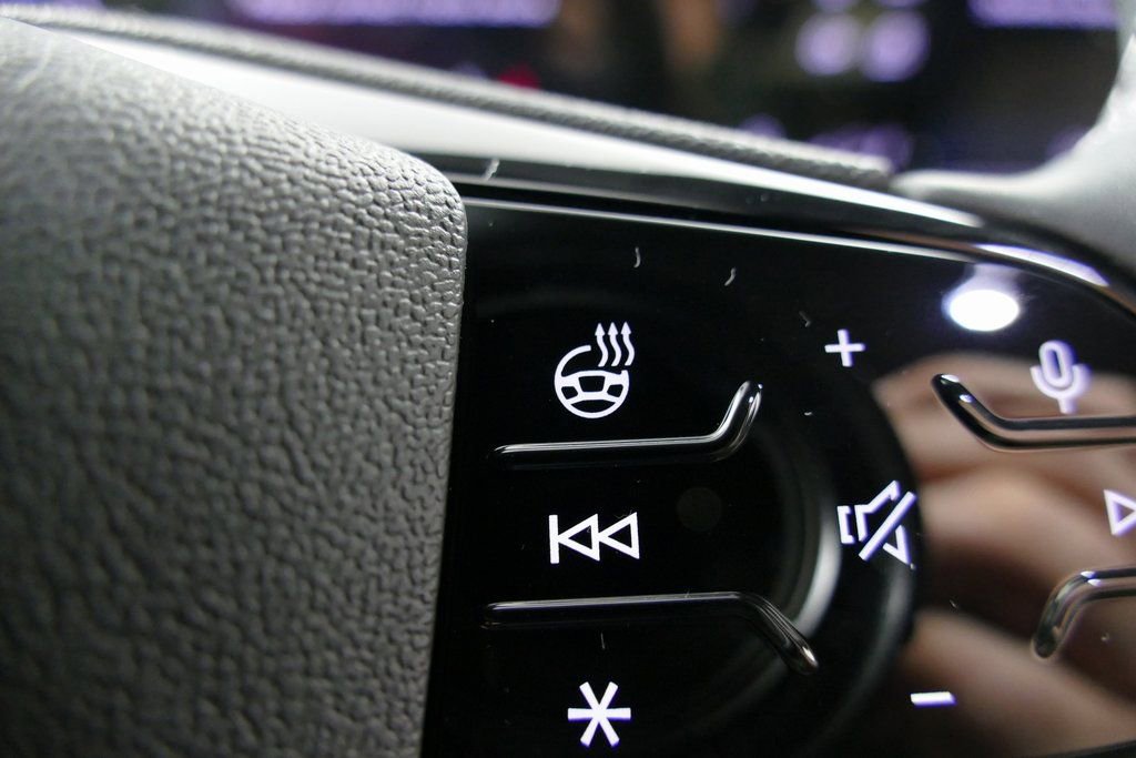 Used 2025 Audi Q5 Premium w/ Convenience Package image 17