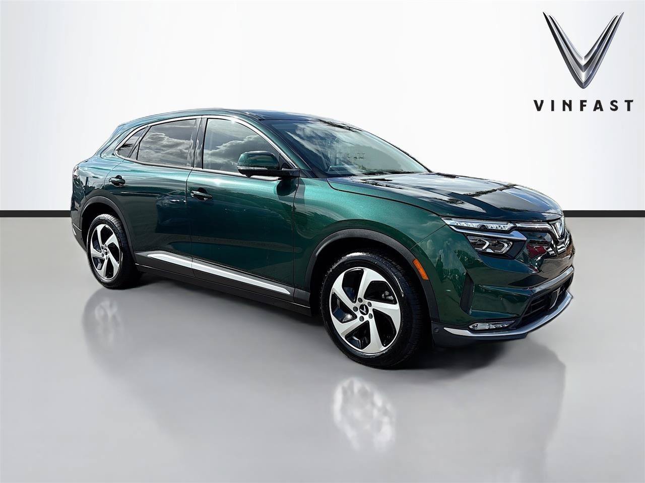 New 2025 VinFast VF 8 Eco AWD/4WD image 1