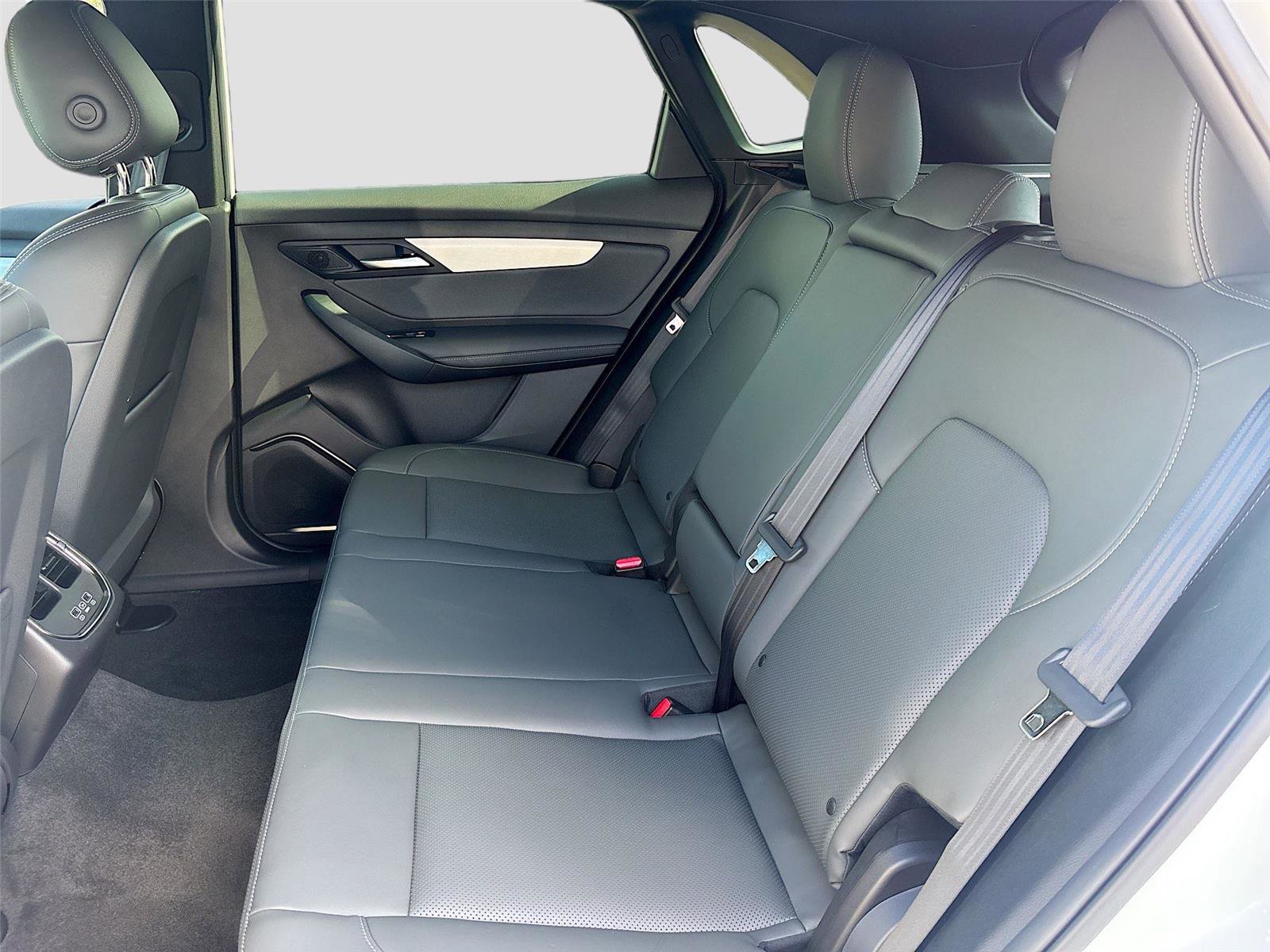 New 2025 VinFast VF 8 Plus image 25