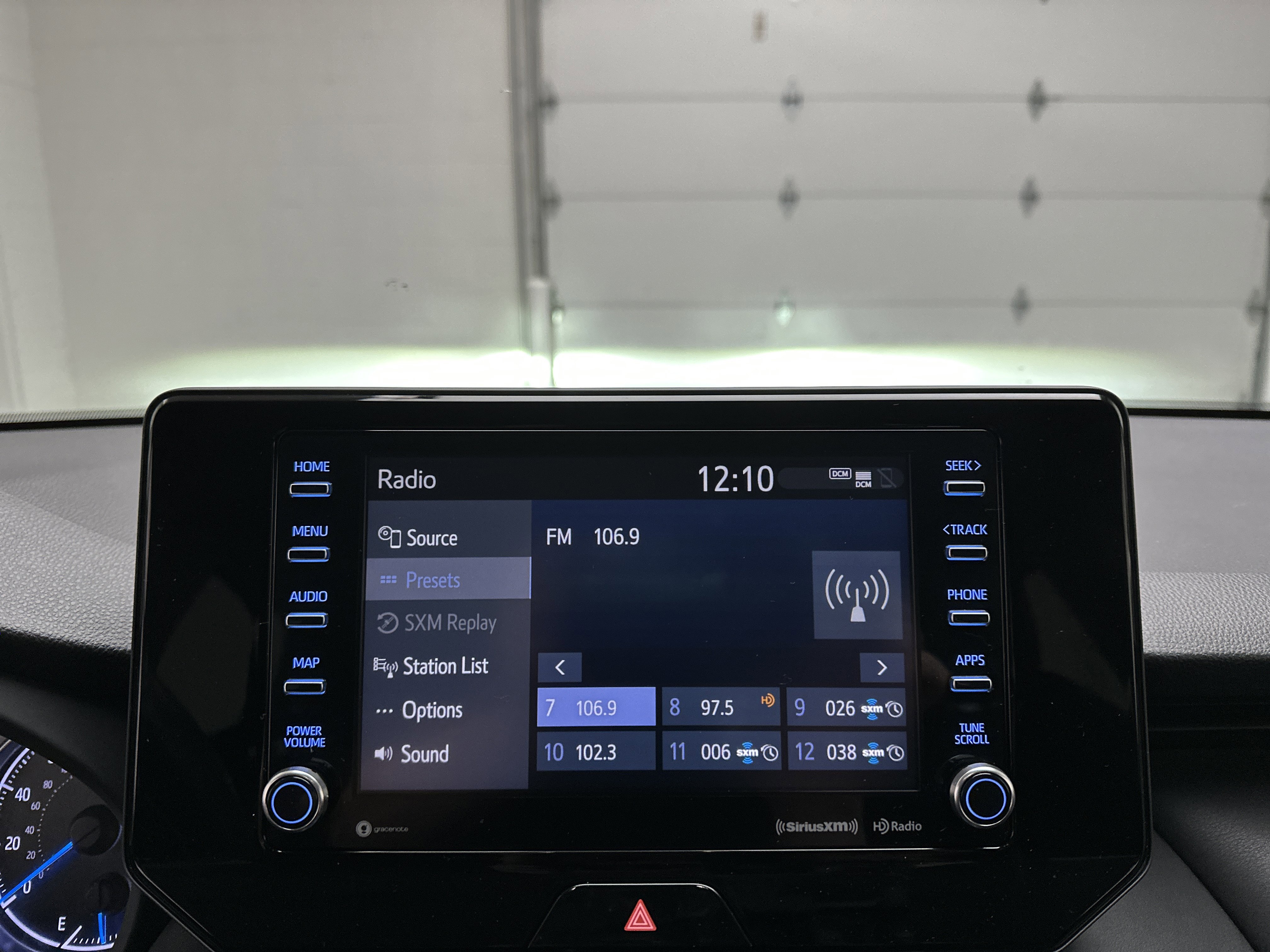 Used 2022 Toyota Venza LE image 31