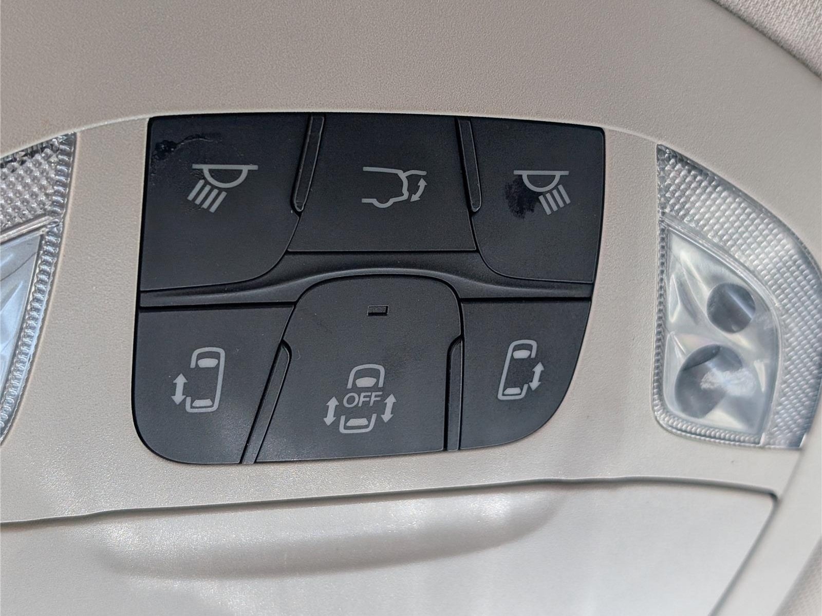Used 2023 Chrysler Voyager LX FWD image 31