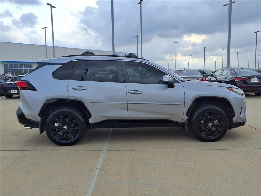 Used 2022 Toyota RAV4 SE w/ Convenience Package image 8