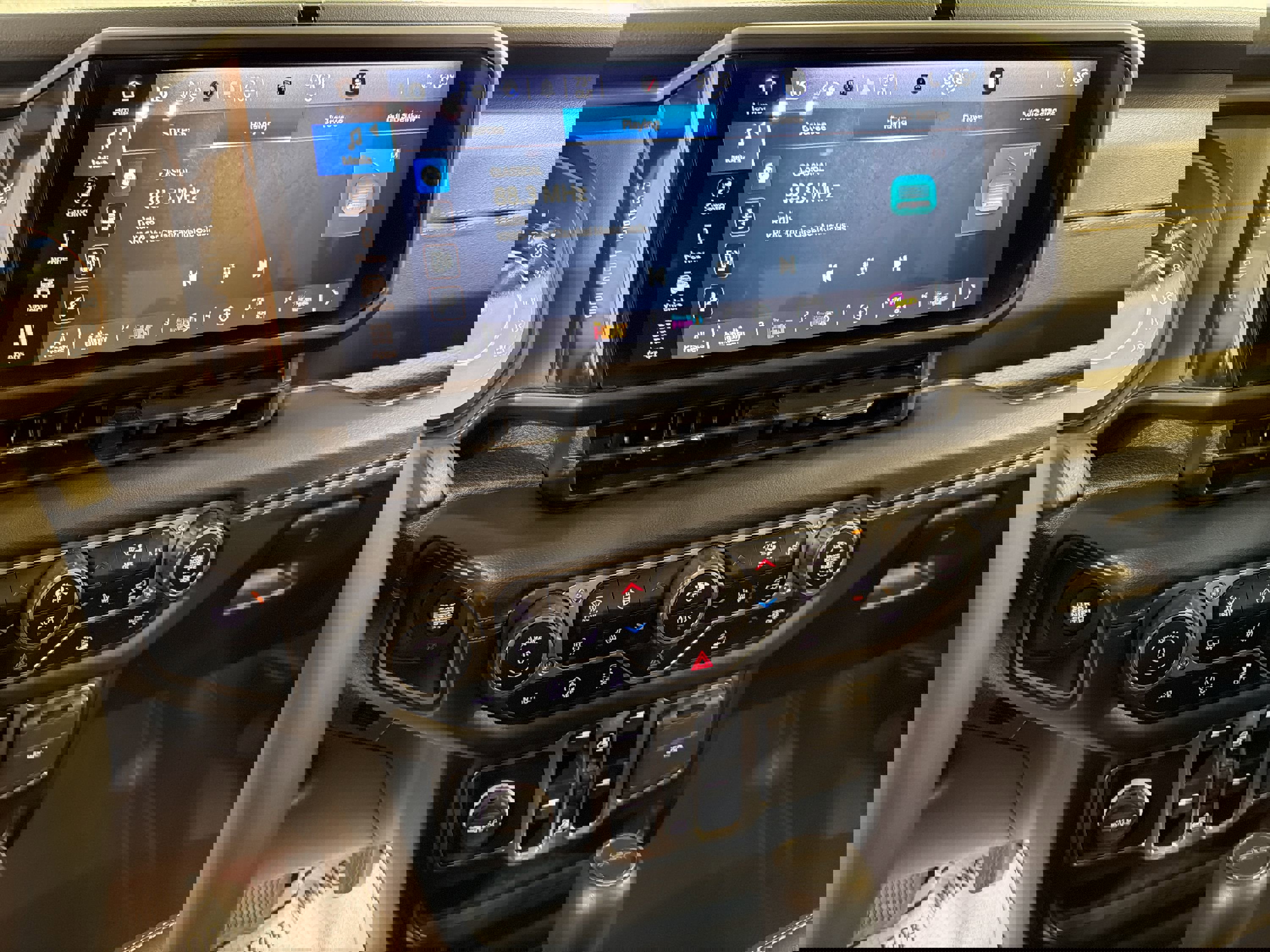 Used 2025 Jeep Gladiator Sport image 17