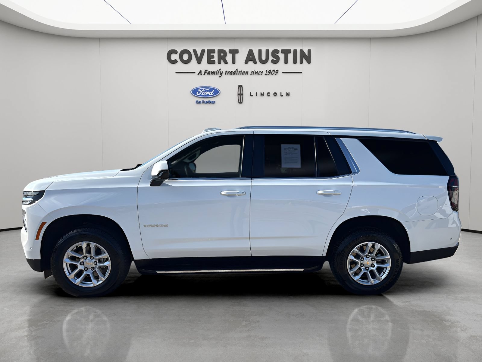 Used 2025 Chevrolet Tahoe LT RWD image 2