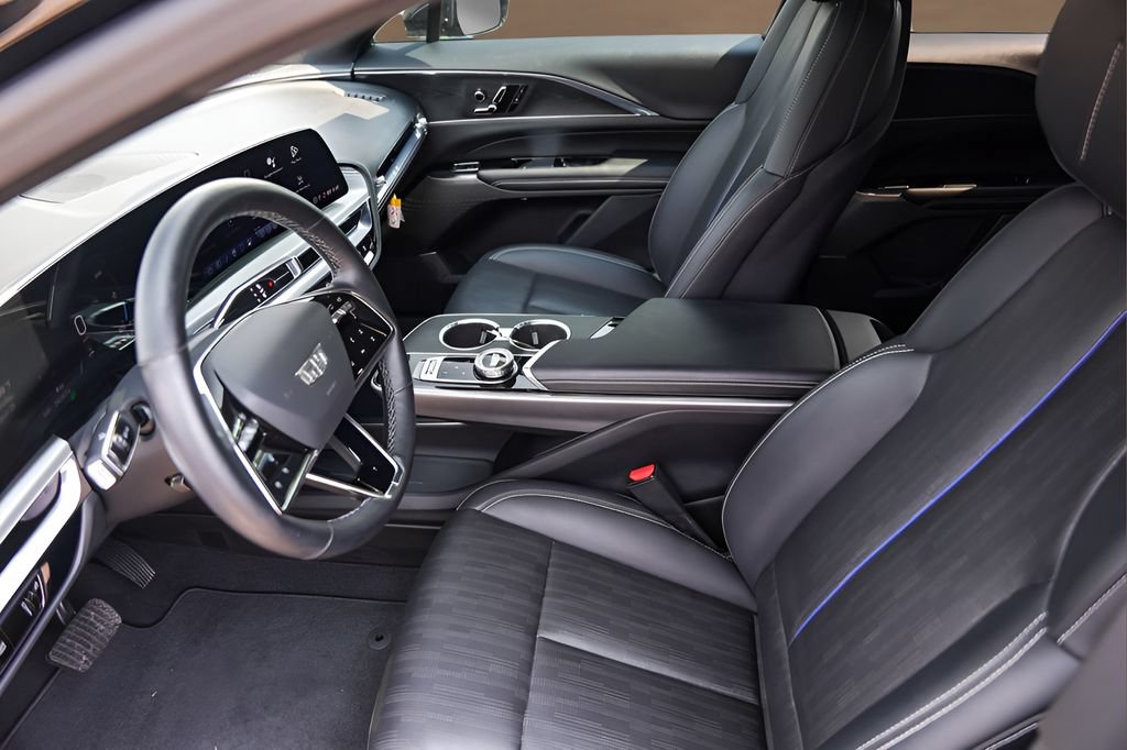 Certified 2024 Cadillac Lyriq Luxury AWD/4WD image 8