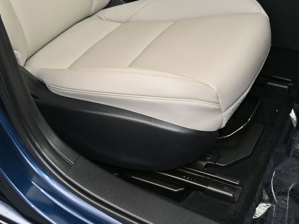 Used 2025 MAZDA MAZDA3 s image 43