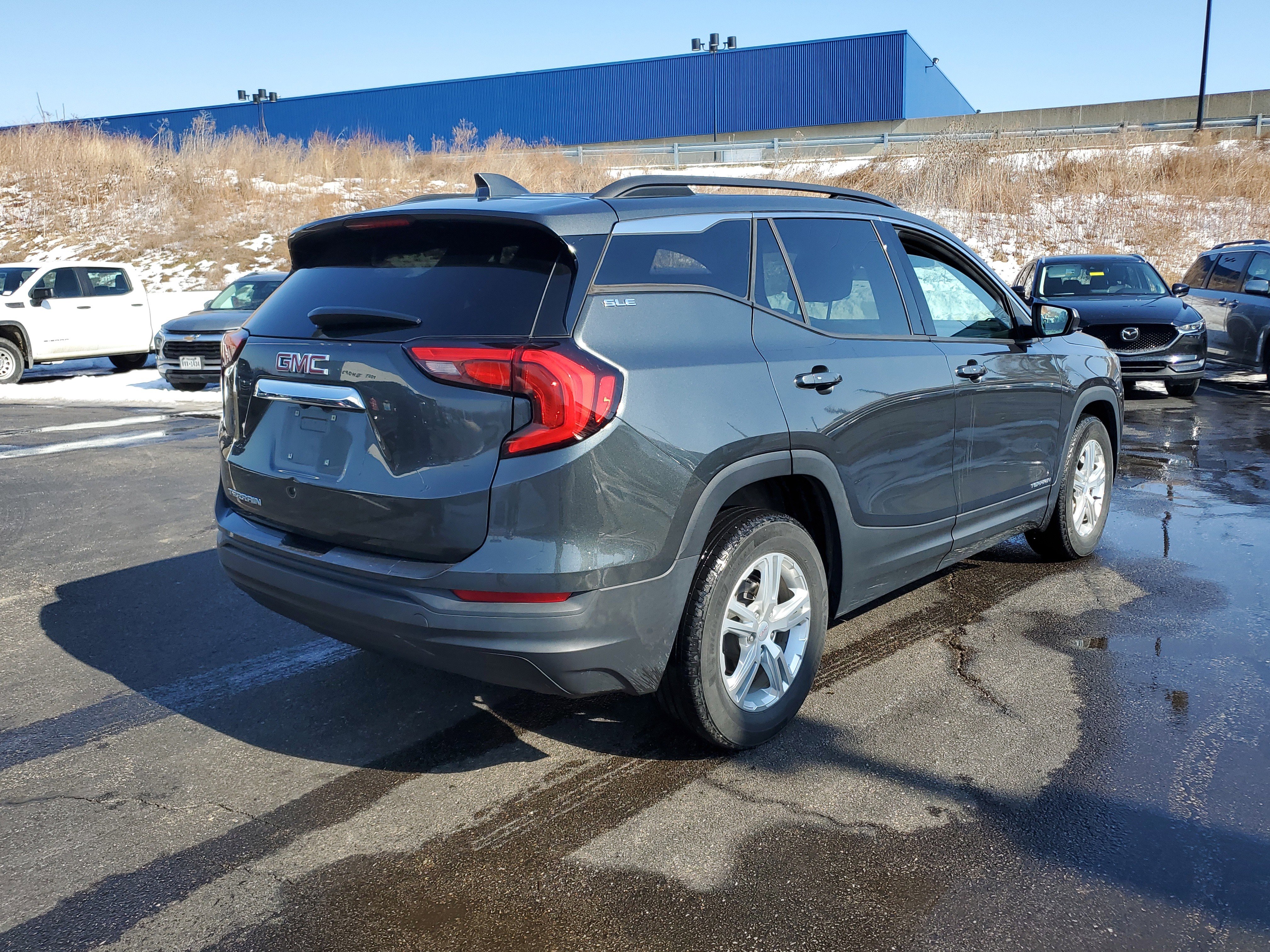 Used 2020 GMC Terrain SLE w/ Driver Convenience Package image 4