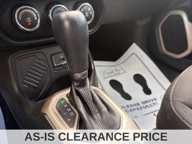 Used 2016 Jeep Renegade Latitude w/ Cold Weather Group FWD image 28
