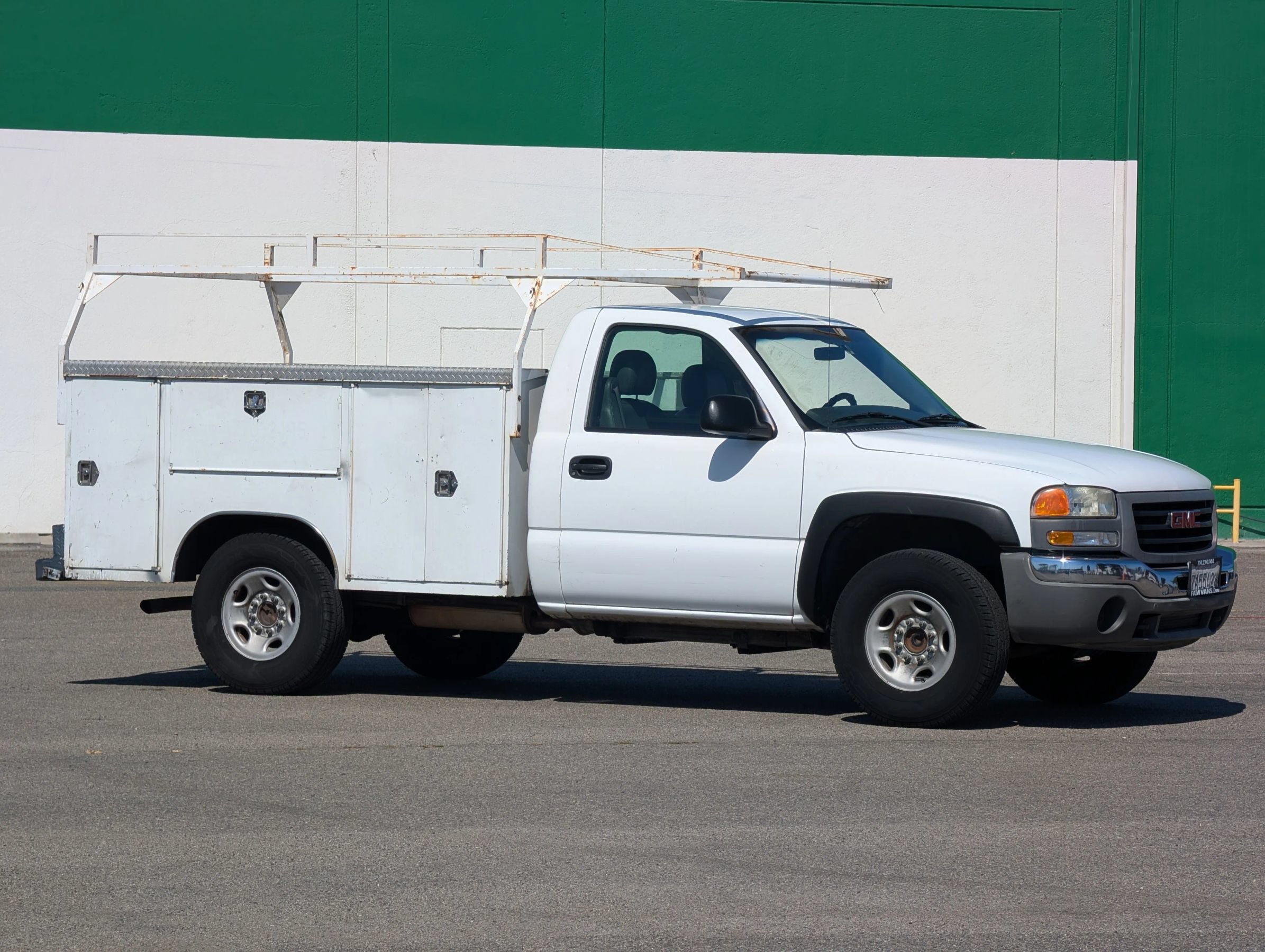 Used 2003 GMC Sierra 2500 2WD Regular Cab image 1