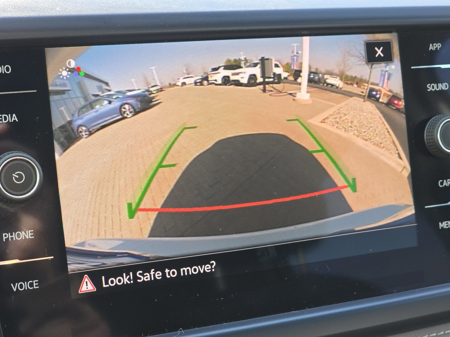 Used 2024 Volkswagen Taos SE image 4