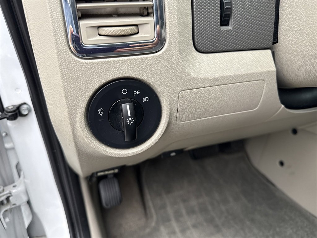 Used 2008 MAZDA Tribute i w/ Cargo Area Cover Pkg image 21