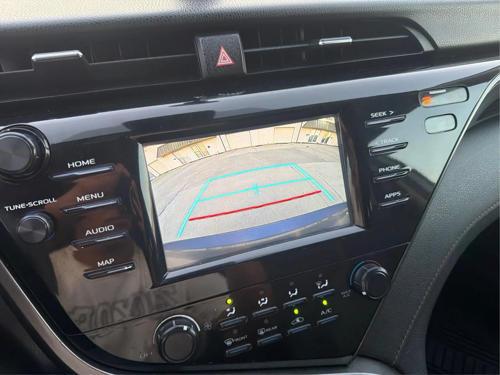 Used 2019 Toyota Camry LE FWD image 33