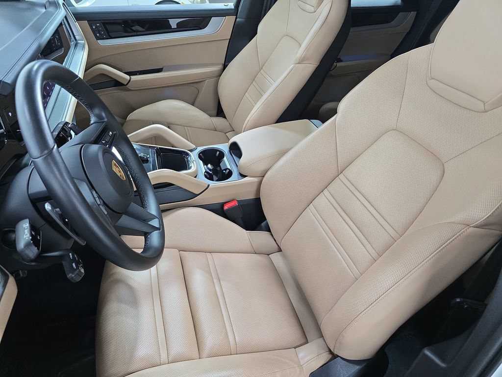 Certified 2024 Porsche Cayenne AWD/4WD image 5