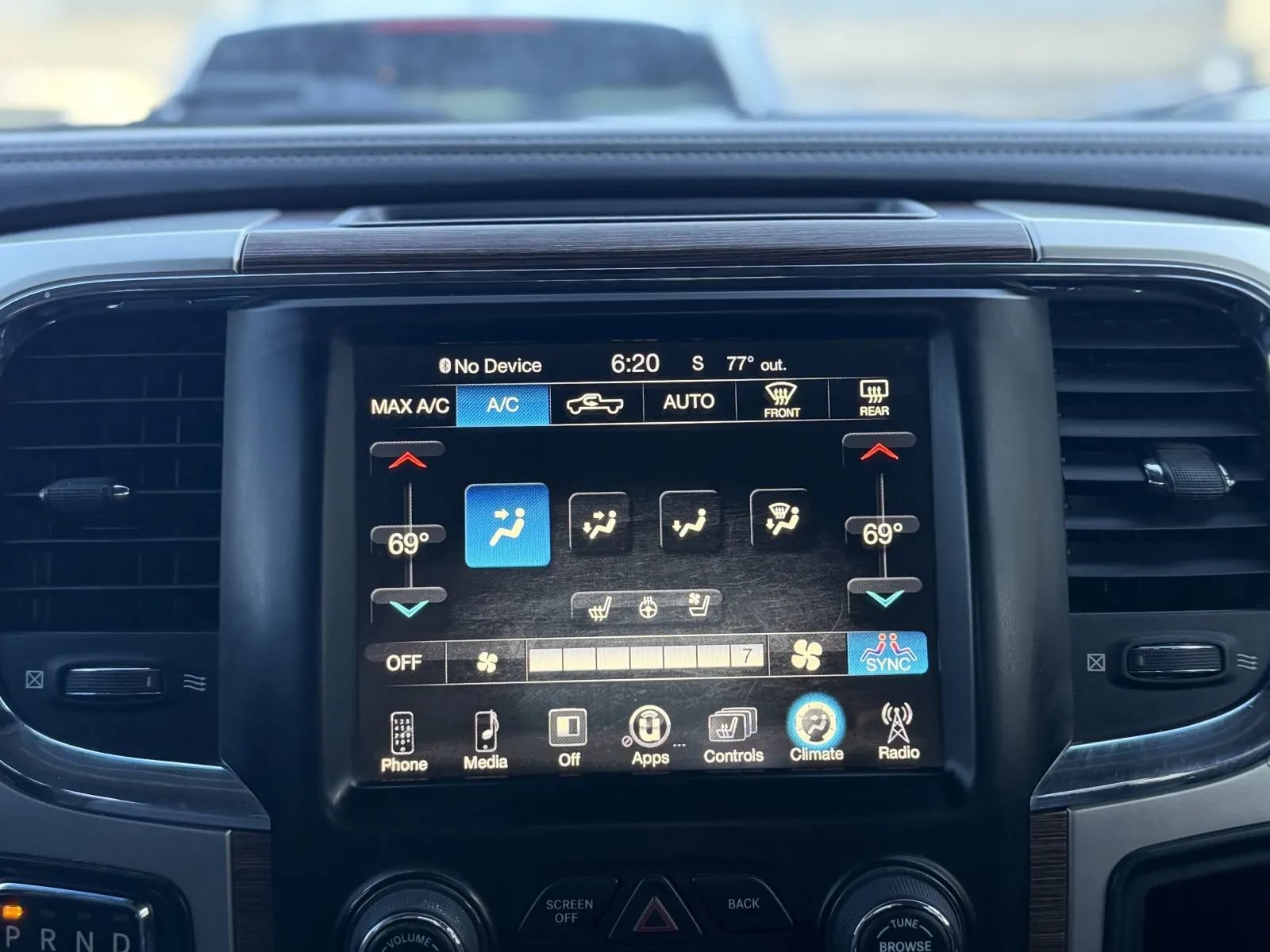 Used 2017 RAM 1500 Laramie AWD/4WD image 31