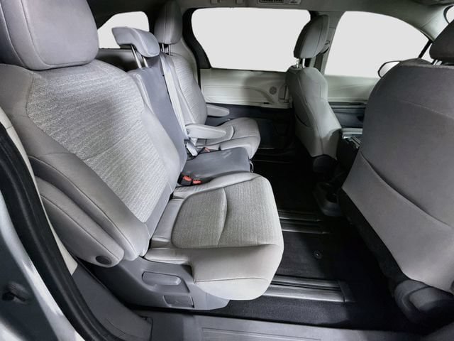 Certified 2021 Toyota Sienna LE FWD image 28