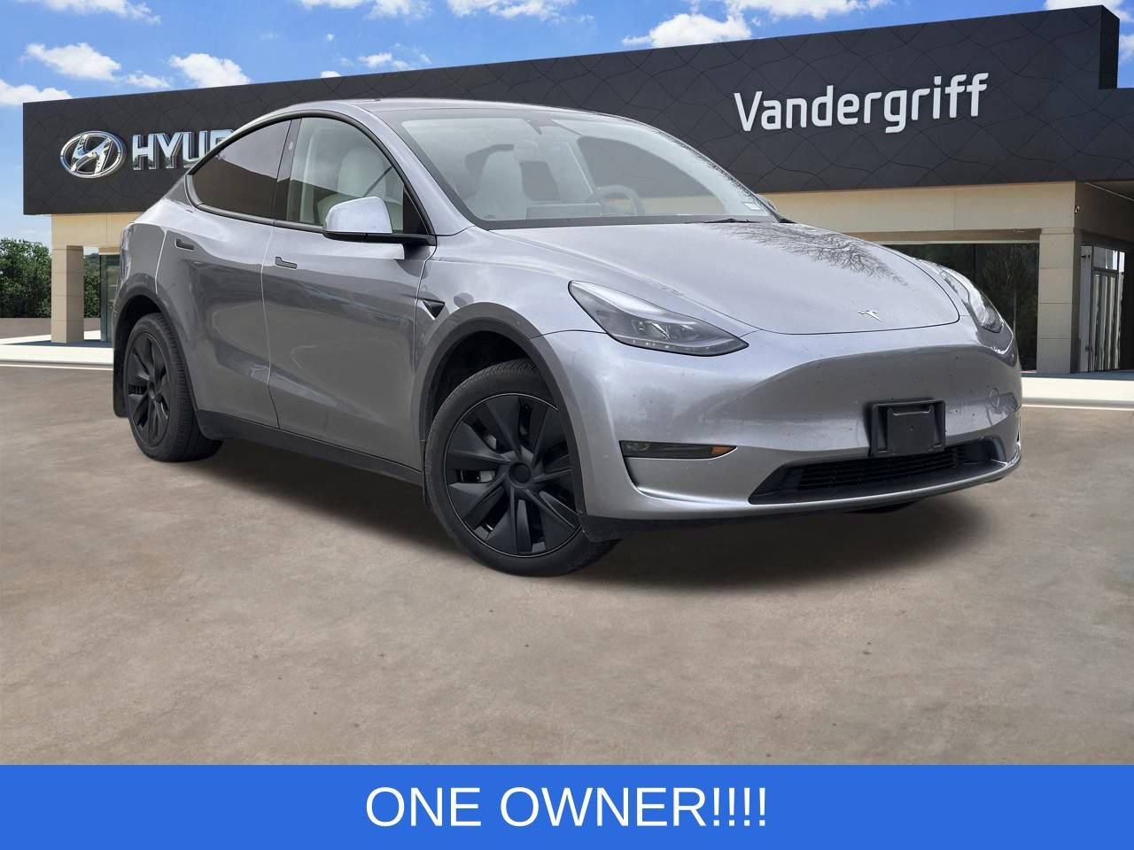 Used 2024 Tesla Model Y Long Range image 1