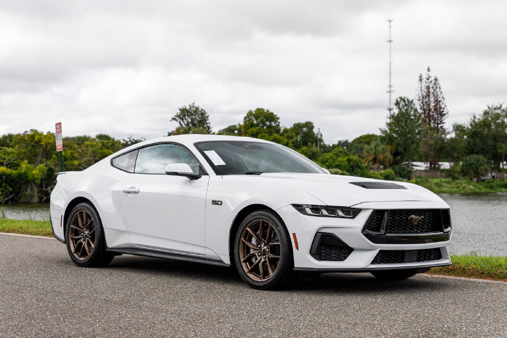 Used 2024 Ford Mustang GT Premium RWD image 2