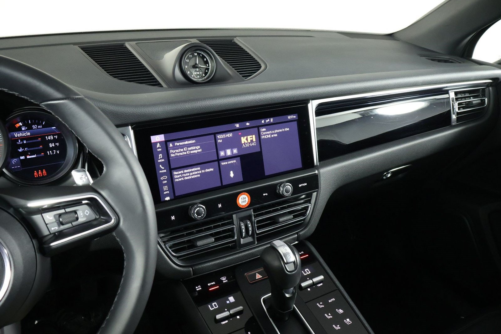 Certified 2023 Porsche Macan AWD/4WD image 13