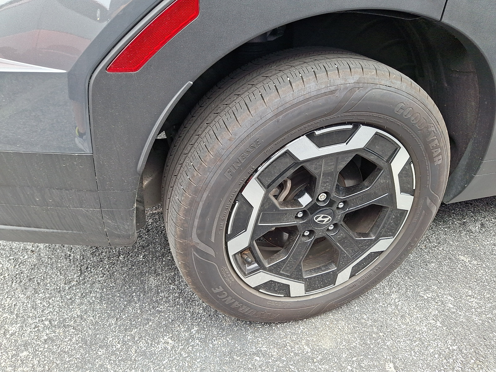 Certified 2025 Hyundai Santa Fe SE AWD/4WD image 12