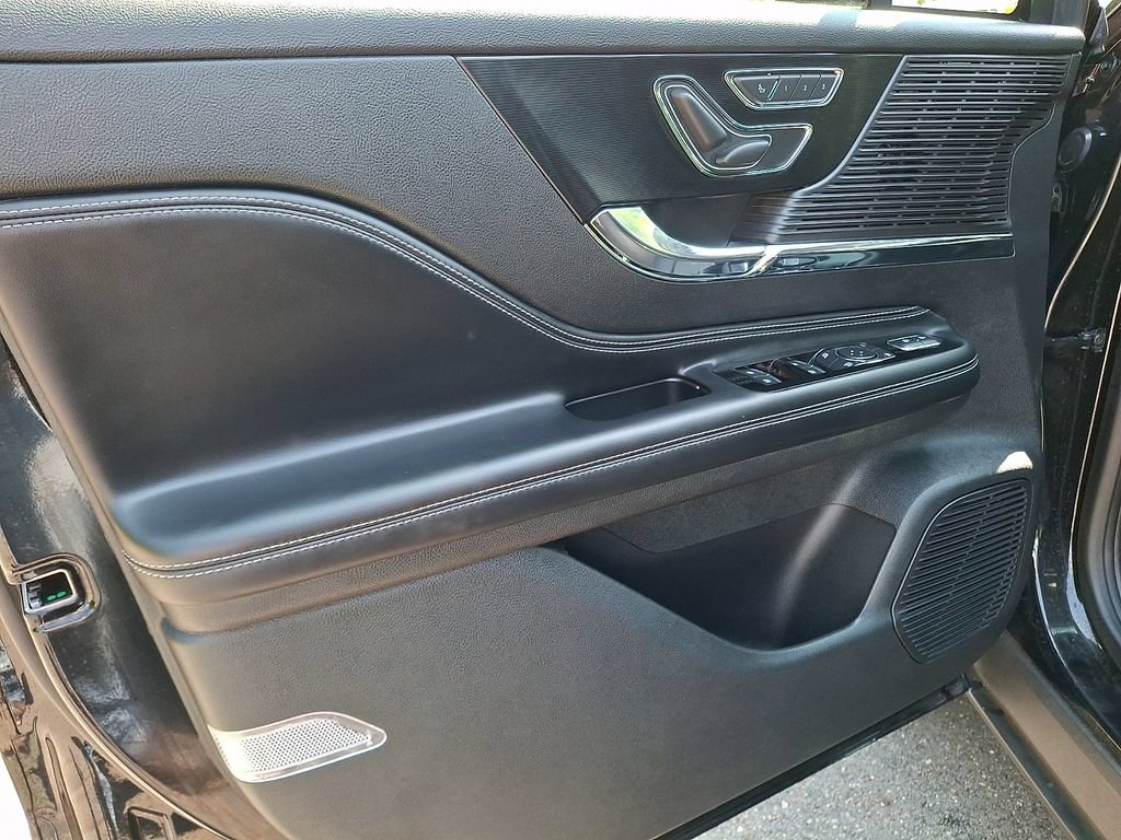Used 2022 Lincoln Corsair AWD w/ Premium Package image 14