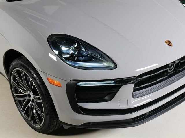 Certified 2026 Porsche Macan AWD/4WD image 31