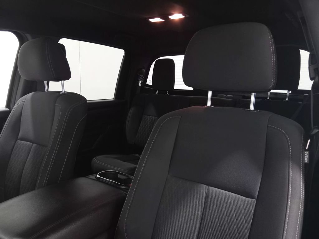 Used 2018 Nissan Titan SV w/ SV Convenience Package AWD/4WD image 14
