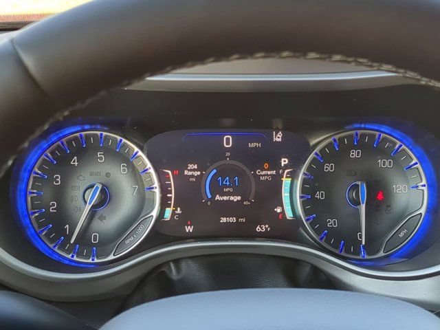 Used 2025 Chrysler Pacifica Select FWD image 25