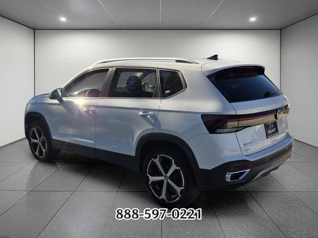 Used 2026 Volkswagen Taos SEL AWD/4WD image 3