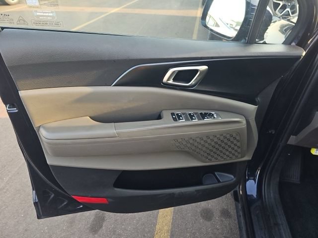 Used 2025 Kia Carnival FWD image 15