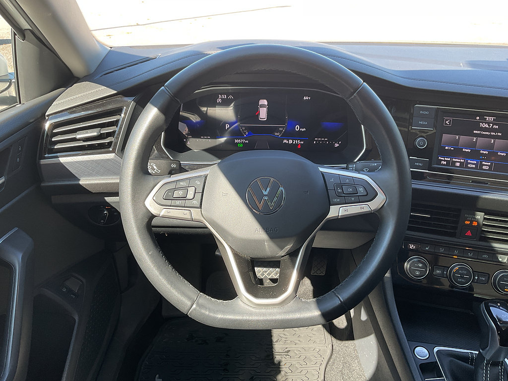 Used 2023 Volkswagen Jetta SE w/ Panoramic Sunroof Package FWD image 11