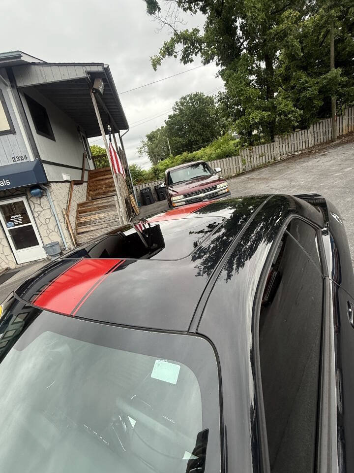 Used 2013 Dodge Challenger SXT RWD image 7