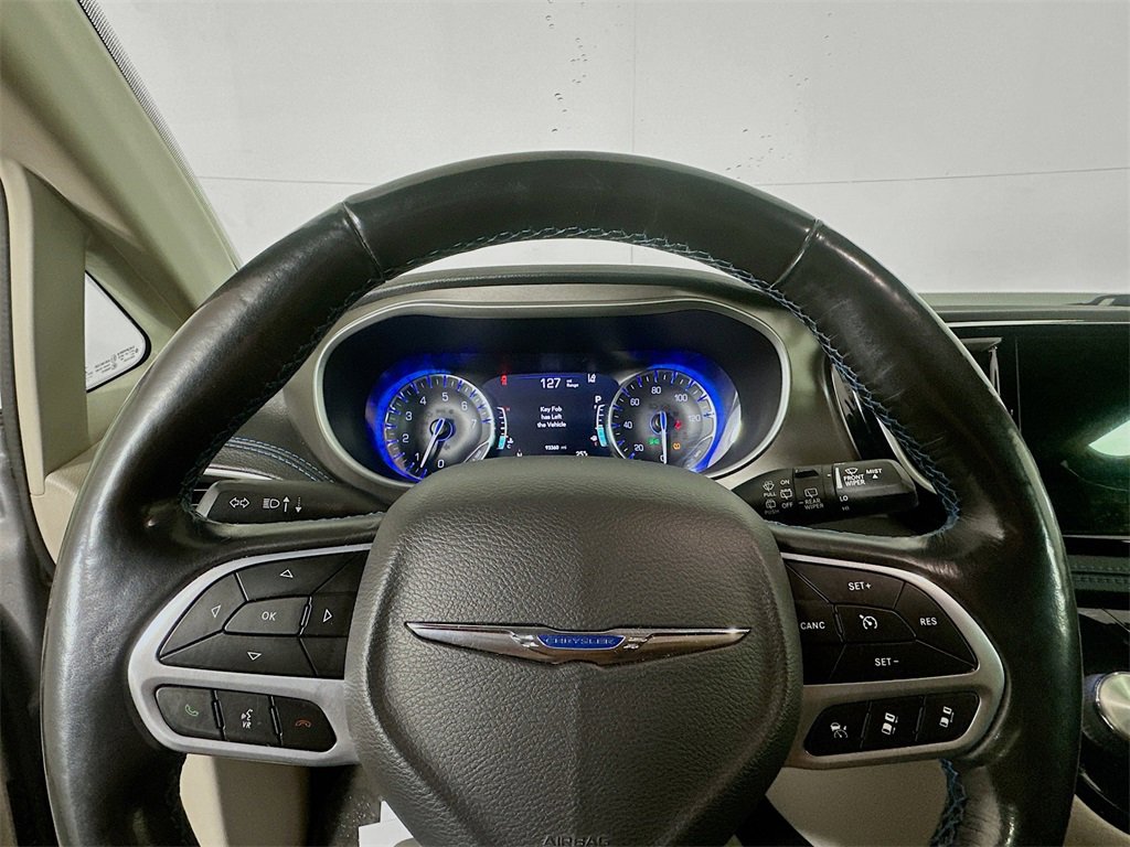 Used 2021 Chrysler Pacifica Touring w/ Cold Weather Group image 11