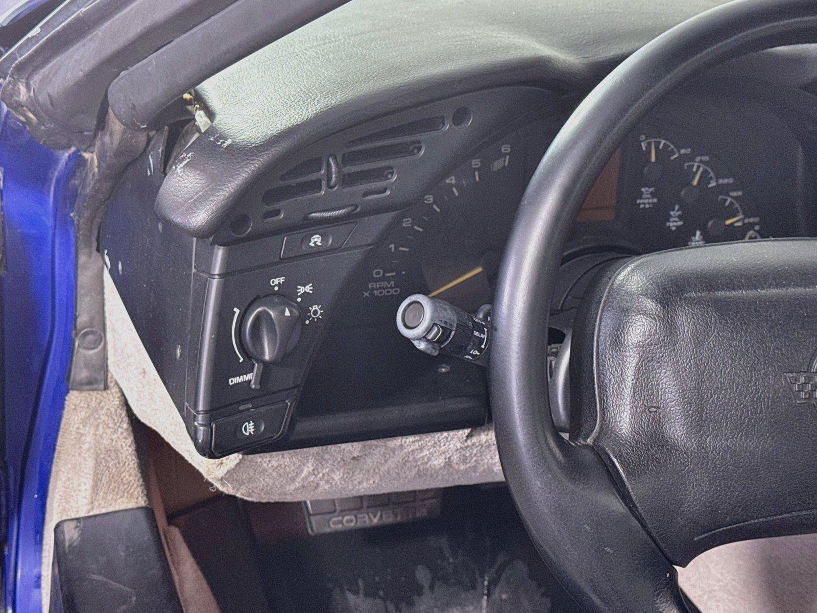 Used 1994 Chevrolet Corvette Coupe RWD image 4